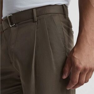 Men's Crease Linen Belted Tapered Fit Trousers in Mocha/Brown. Size 34